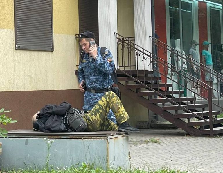 В центре Калининграда судебный пристав спас мужчину с больным сердцем