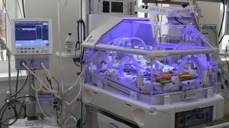 Подмосковные врачи спасли 170 младенцев с экстремально низкой массой тела с начала года