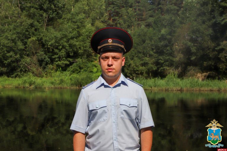 Полицейский спас дачника в псковской деревне Кебь