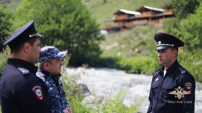 В Северной Осетии полицейские спасли из горной реки девятилетнего мальчика