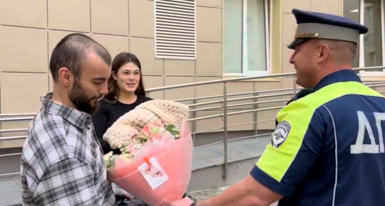 Петербургский инспектор ДПС помог роженице добраться до роддома сквозь пробки