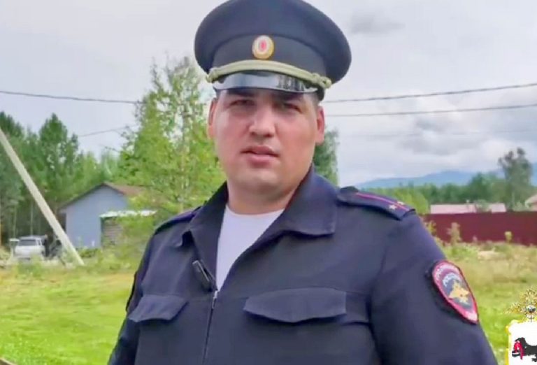 В Иркутской области полицейский спас пожилую женщину из горящего дома