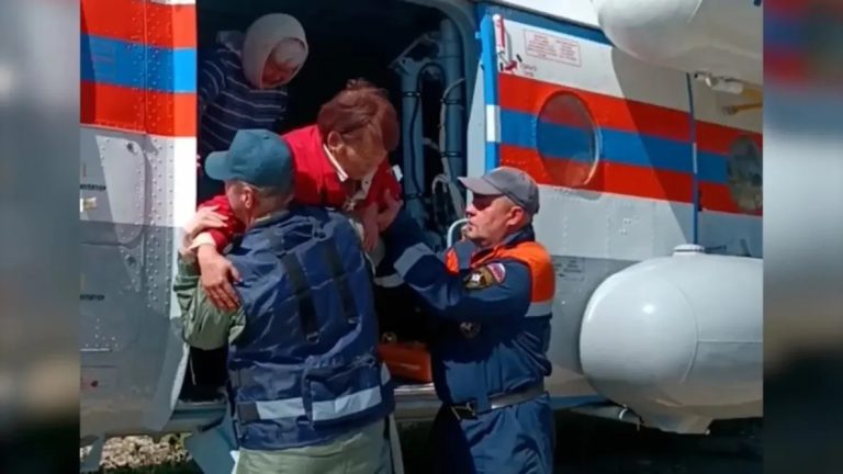 Спасение в тайге: трёх женщин вывезли вертолётом из труднодоступного района Хабаровского края