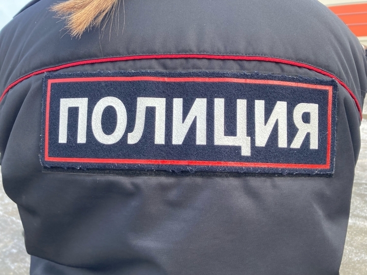 Полицейские из Томской области спасли семью и животных из горящего дома