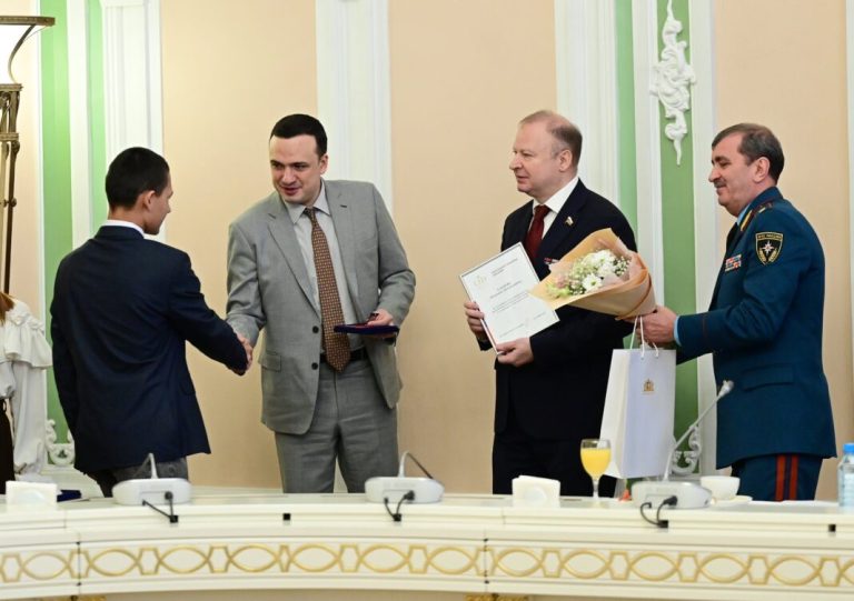 Юные герои Свердловской области награждены за проявленное мужество