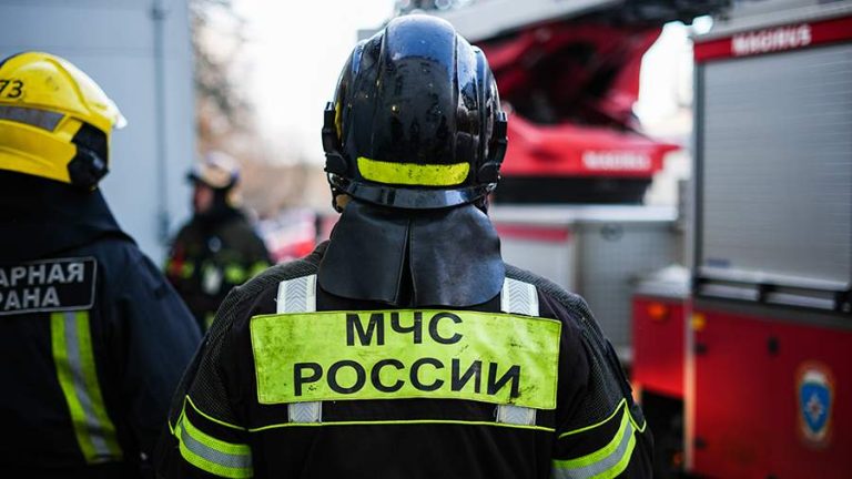 В Сочи трех человек спасли при пожаре в жилом доме