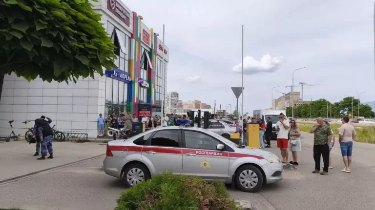 Герой из Краснодара: военнослужащий обезвредил вооружённого мужчину в ТЦ