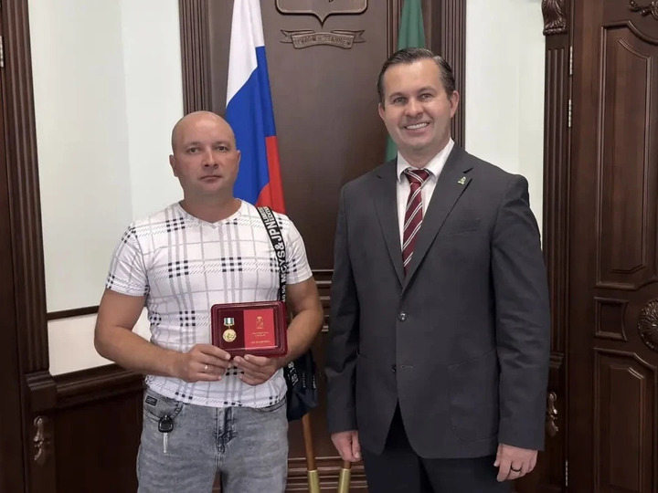 На реке Томь рыбак вытащил тонущую девушку из воды